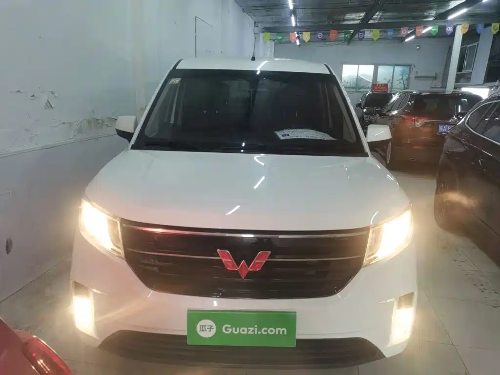 Wuling Hongguang PLUS 2021
