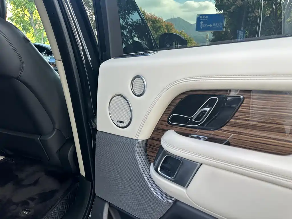 Land Rover Range Rover 2018 — фото 11