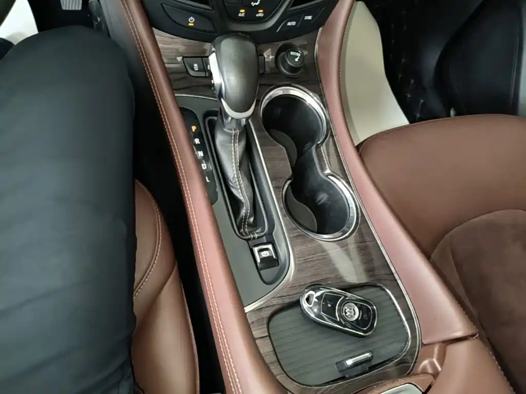 Buick Envision Plus 2017 — фото 14
