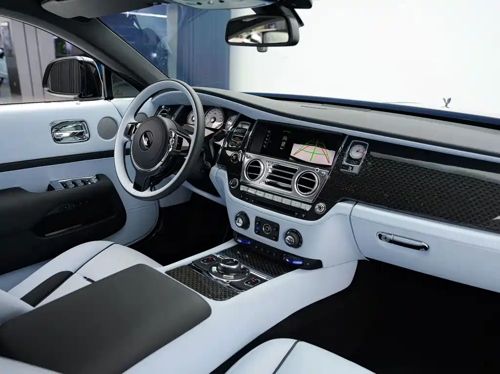 Rolls-Royce Phantom 2016 — фото 16