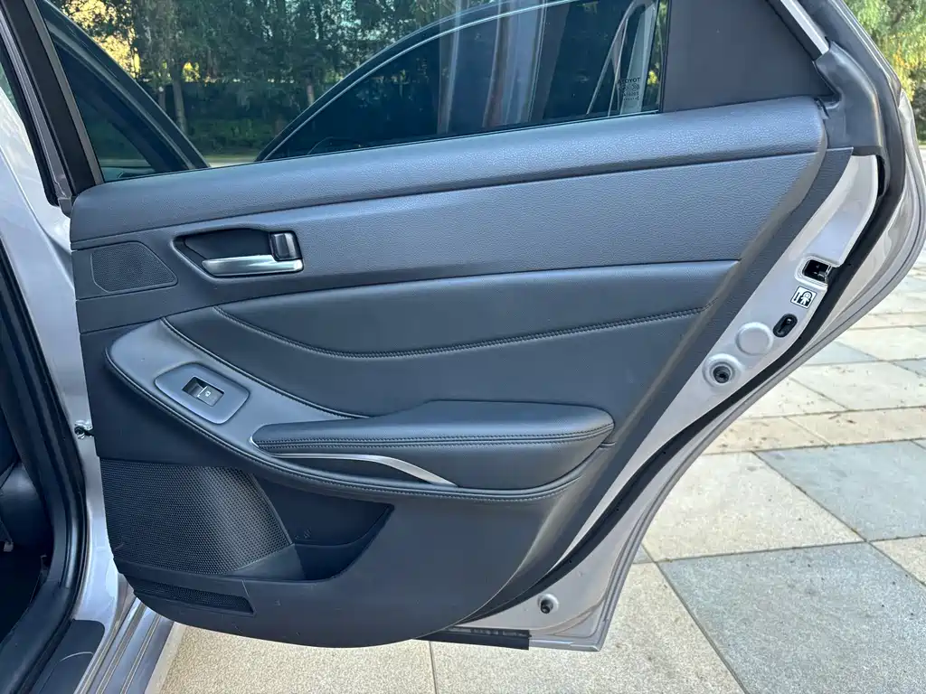 Toyota Avalon 2023 — фото 17