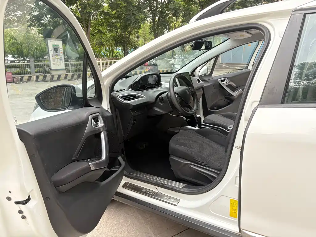 Peugeot 2008 2015 — фото 13