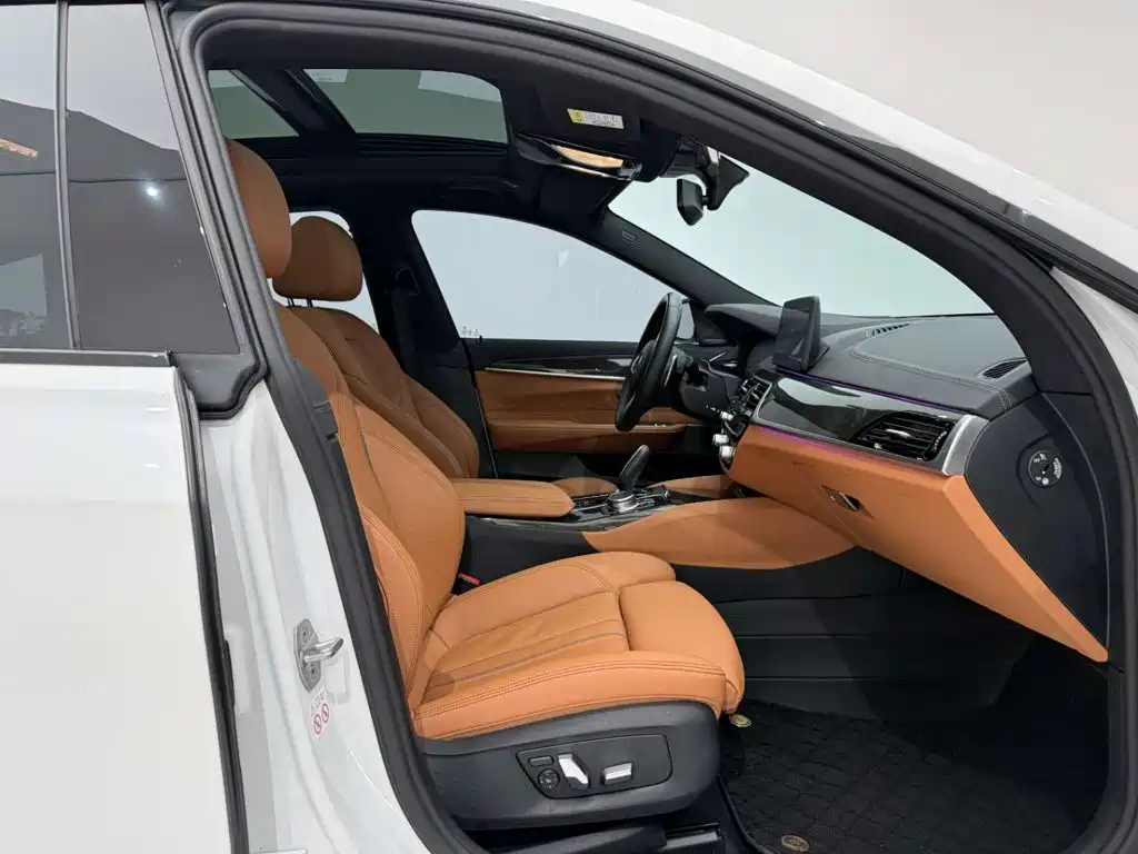 BMW 6 Series GT 2023 — фото 19