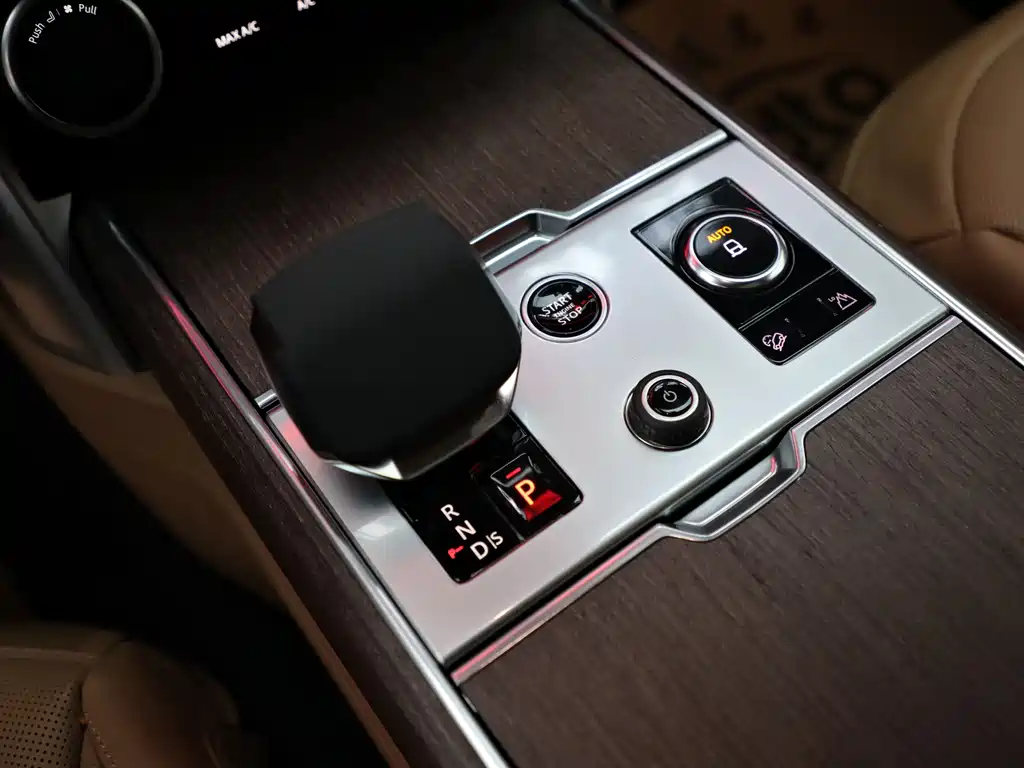 Land Rover Range Rover 2023 — фото 12