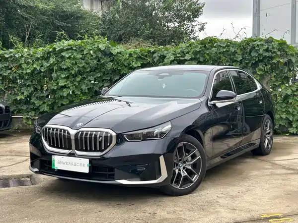 BMW i5 2025