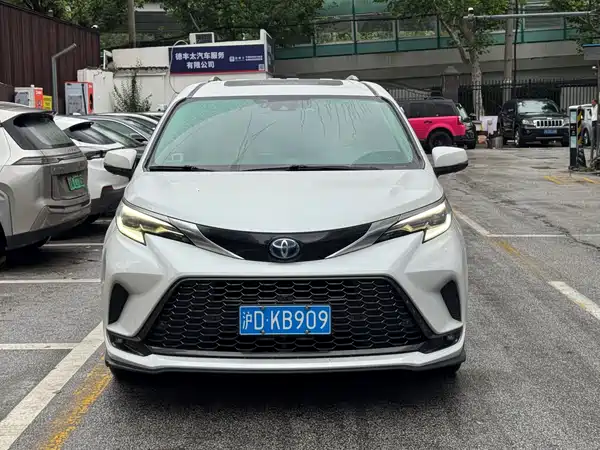 Toyota Granvia 2023