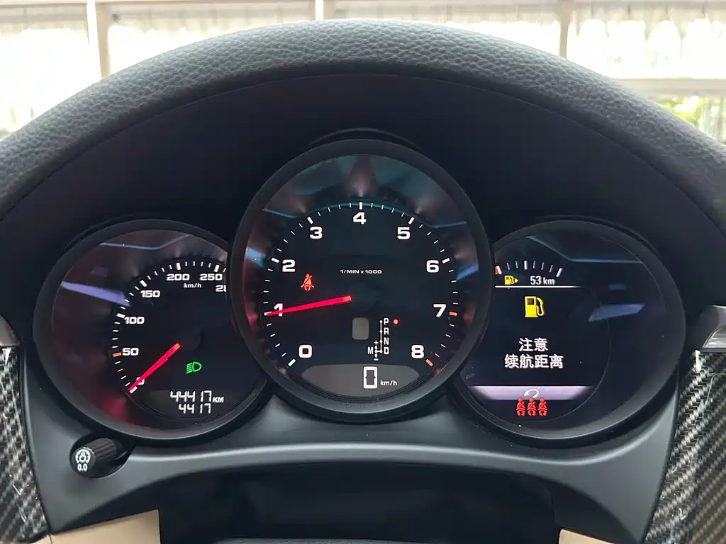 Porsche Macan 2021 — фото 23