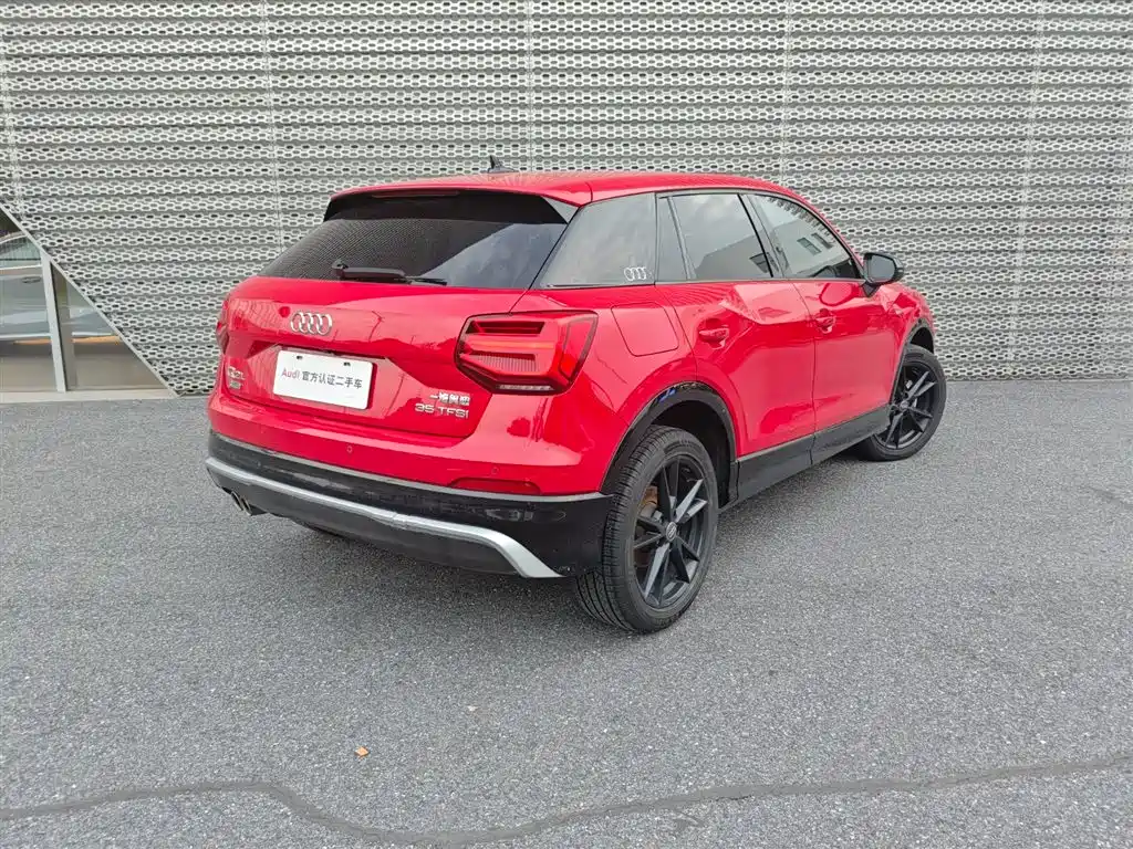 Audi Q2L 2021 — фото 2