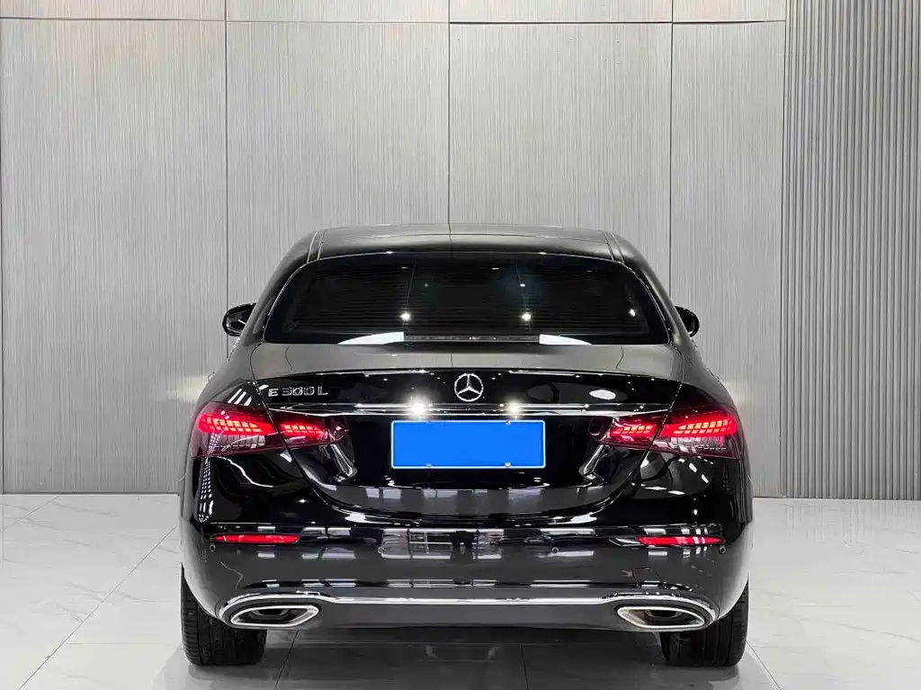 Mercedes-Benz E-Class 2023 — фото 11