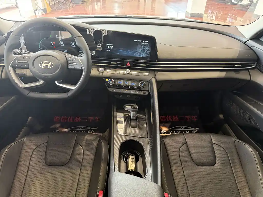 Hyundai Elantra 2023 — фото 10