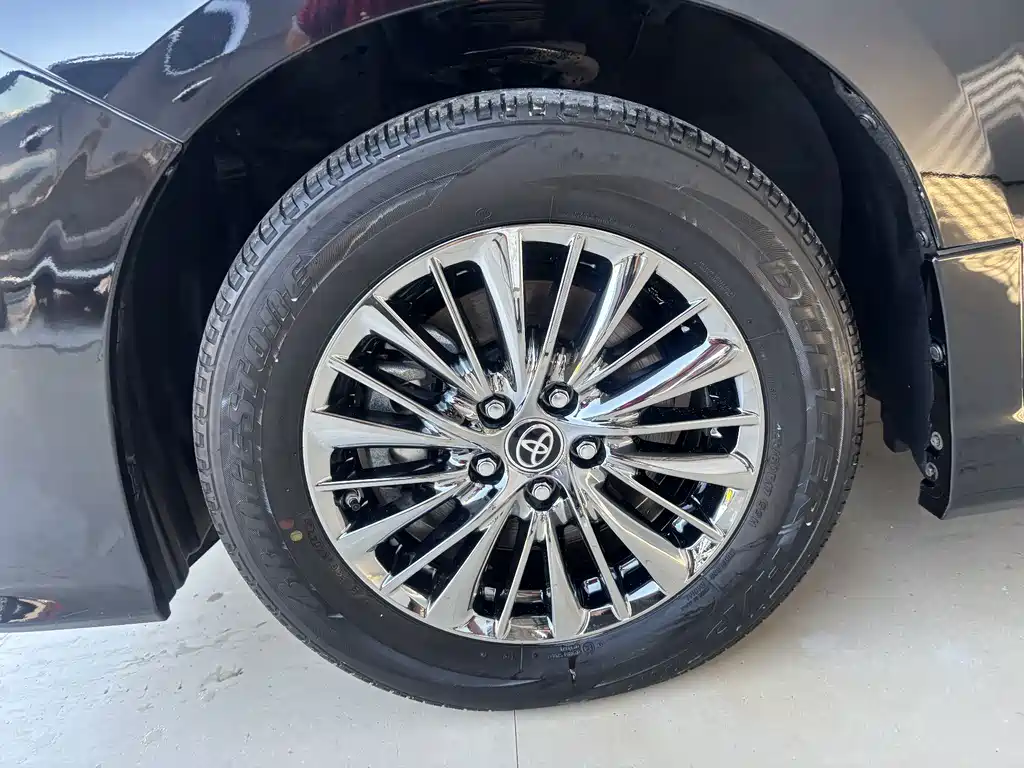 Toyota Alphard 2023 — фото 29