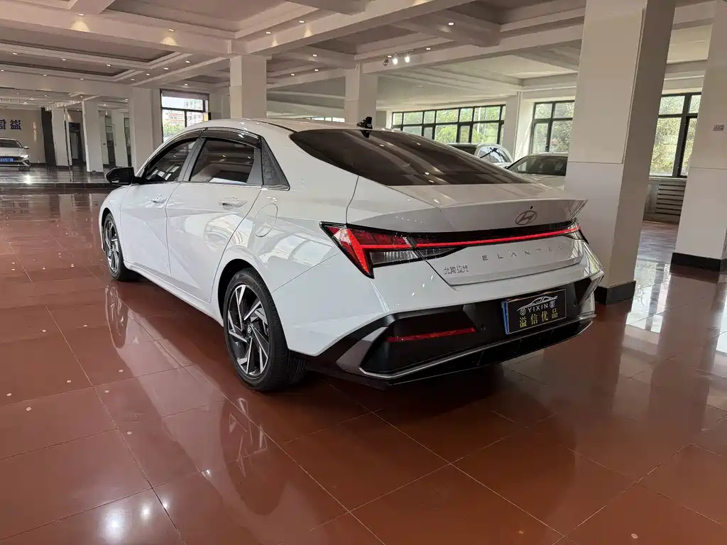 Hyundai Elantra 2023 — фото 15