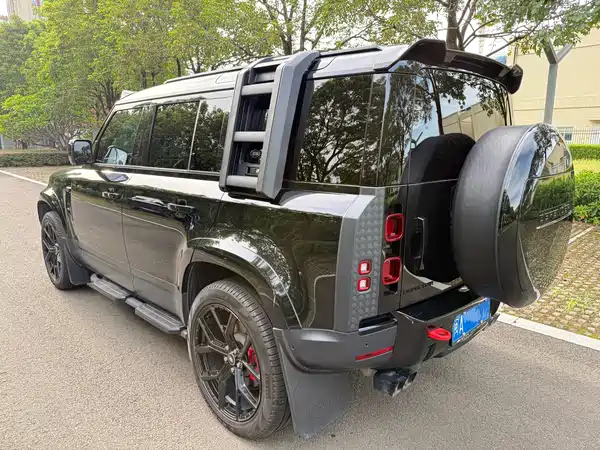 Land Rover Defender 2023