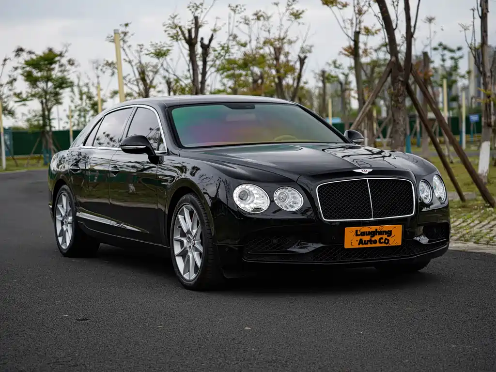 Bentley Flying Spur 2018 — фото 11