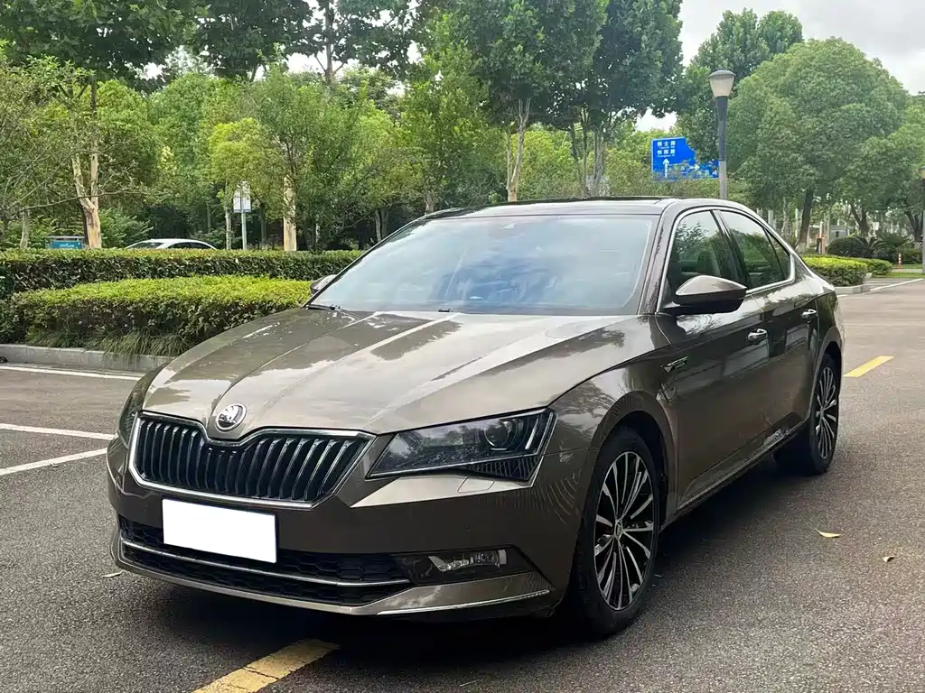 Skoda Superb 2017 — фото 1