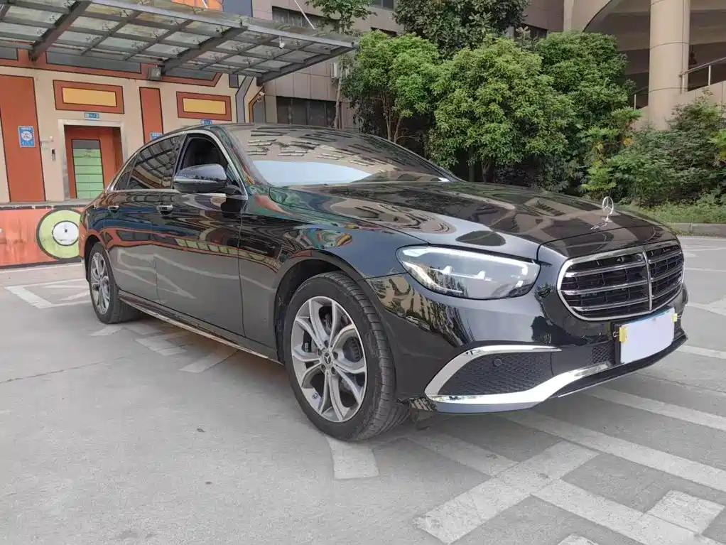 Mercedes-Benz E-Class 2022 — фото 3