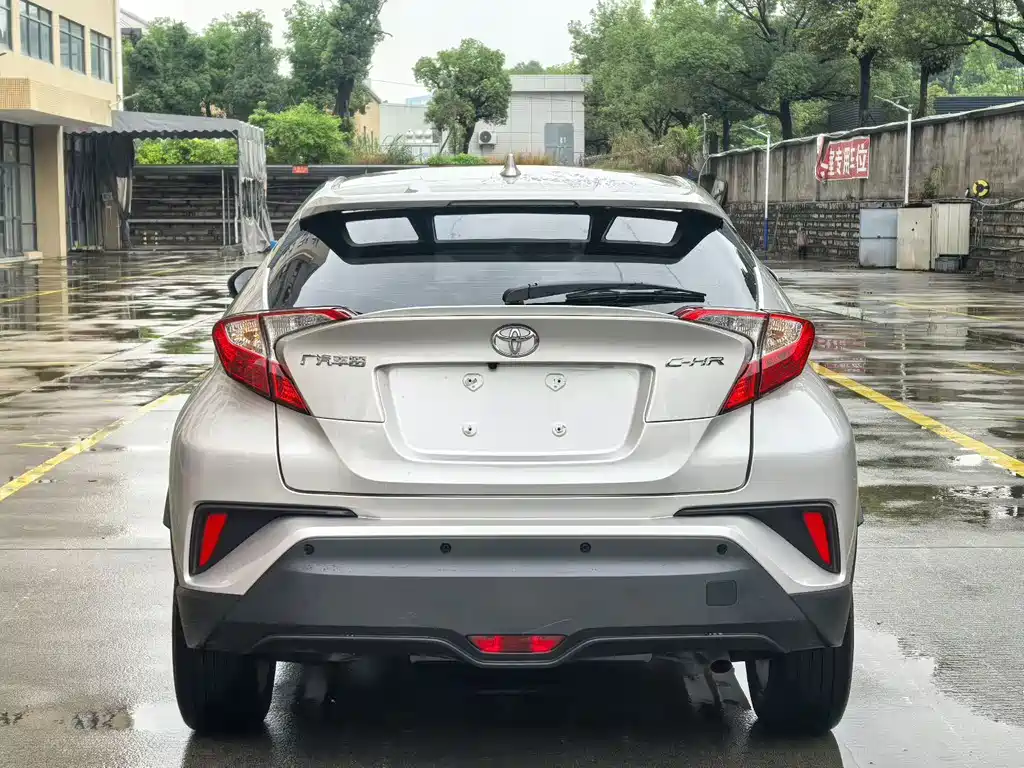 Toyota C-HR 2022 — фото 11