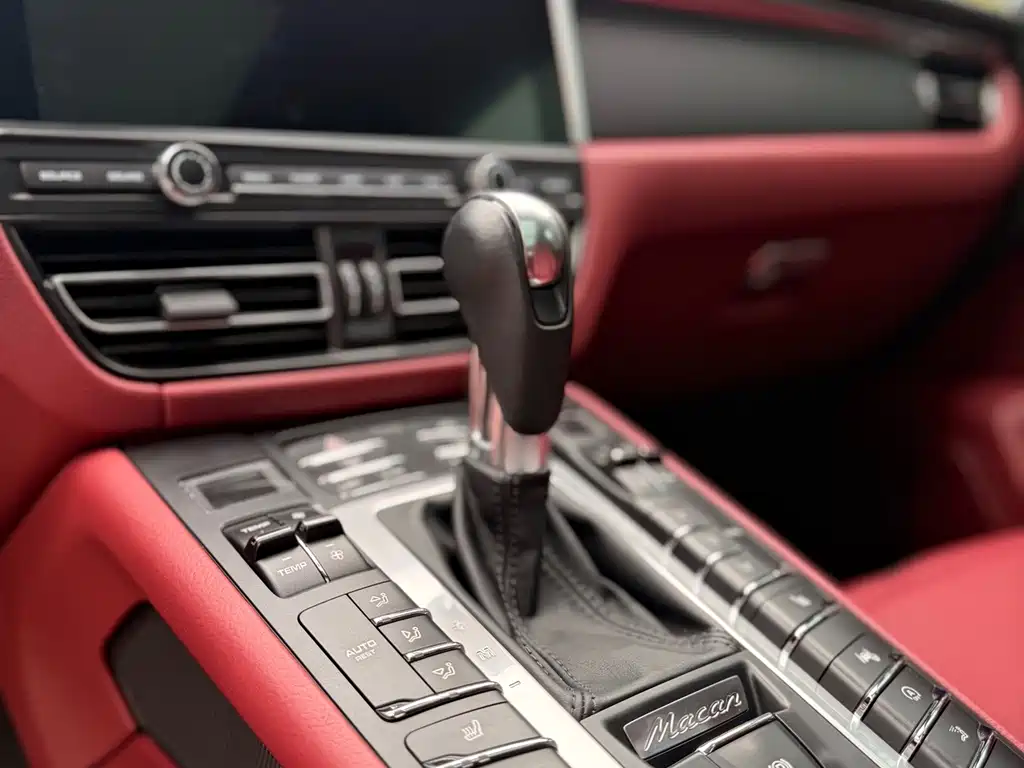 Porsche Macan 2022 — фото 25