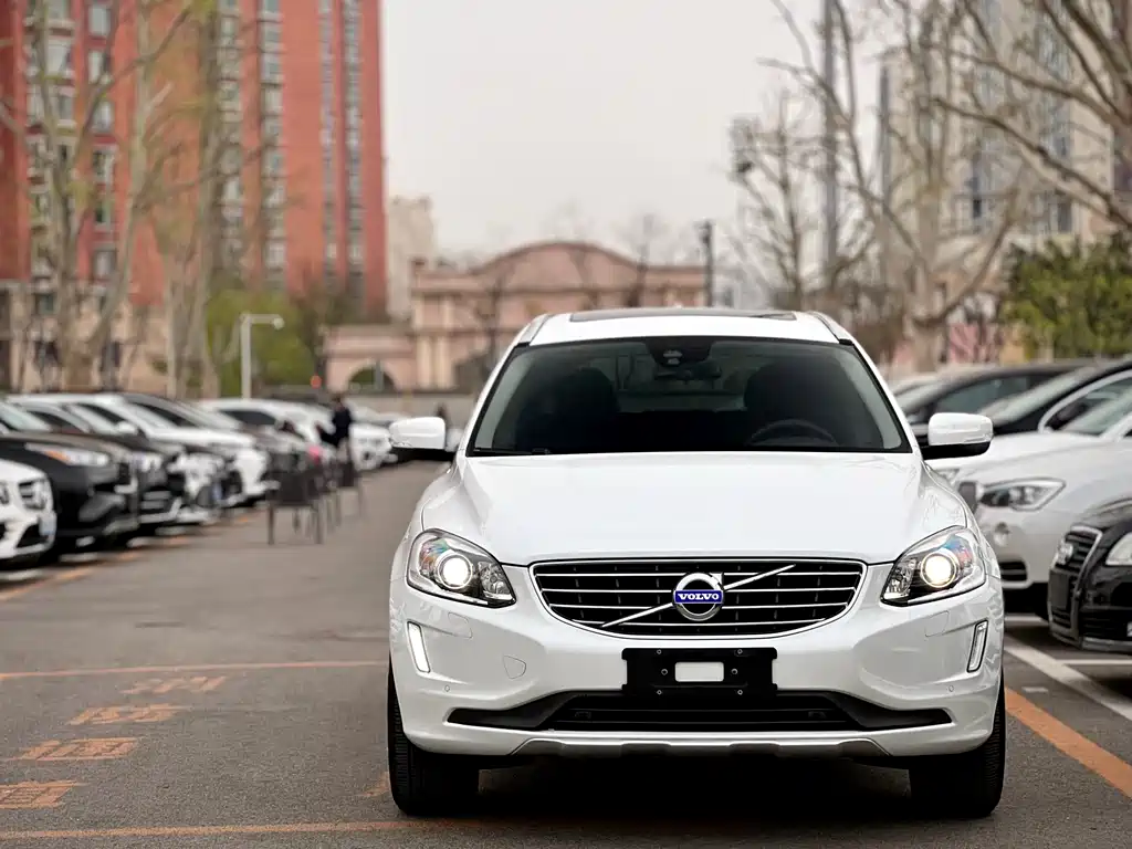 Volvo XC60 2017 — фото 2