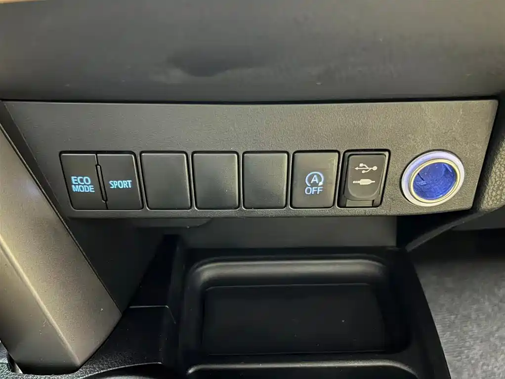 Toyota RAV4 2018 — фото 9