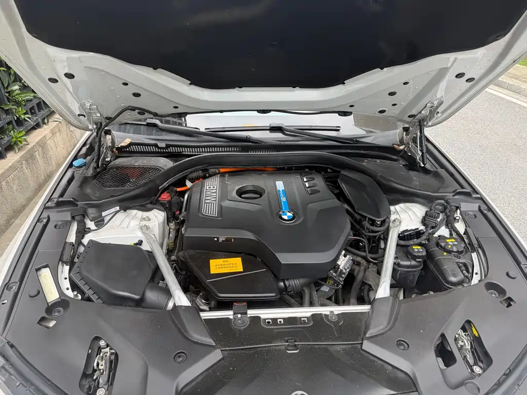BMW 5 Series New Energy 2020 — фото 9