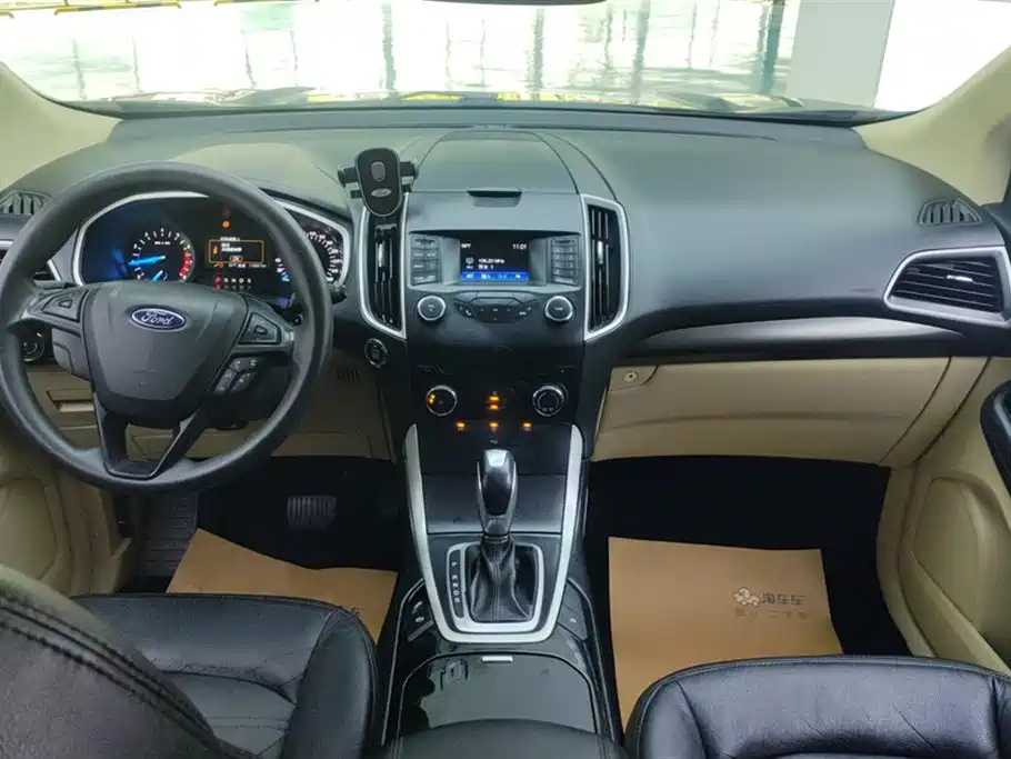 Ford Edge 2016 — фото 12