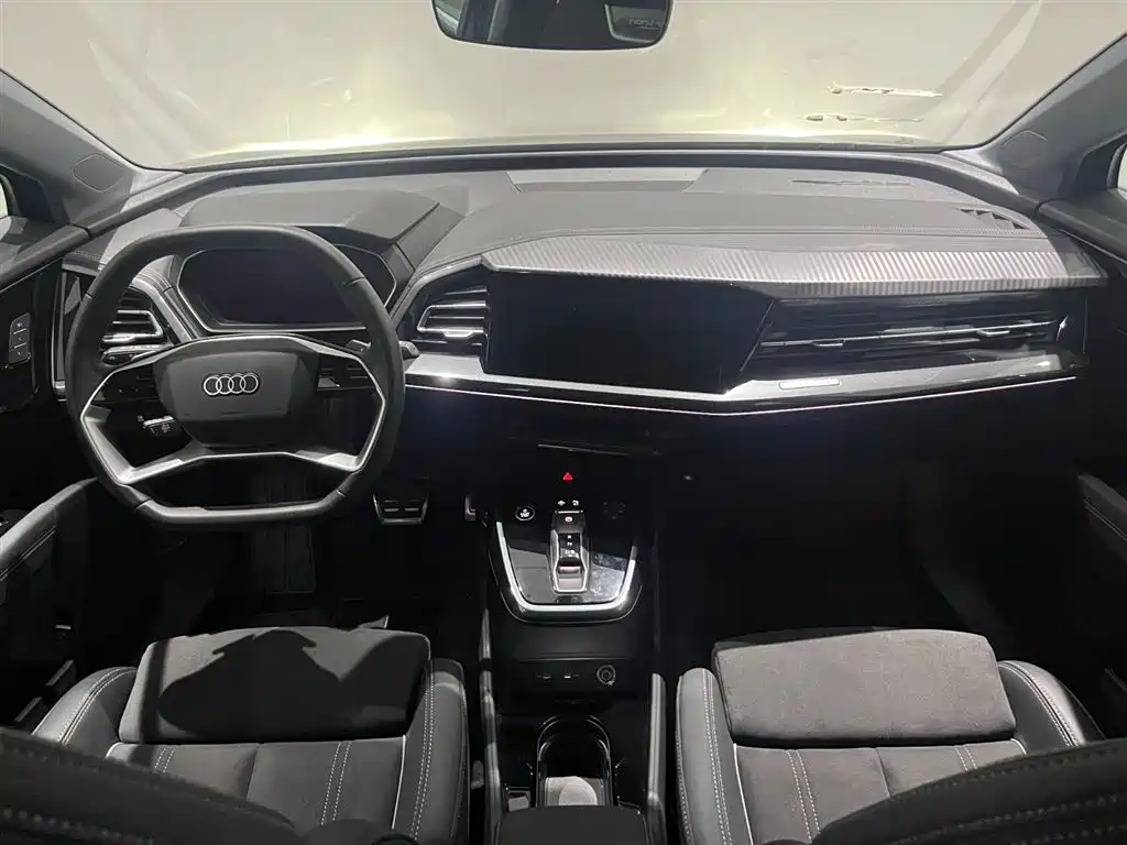 Audi Q4 e-tron 2023 — фото 6