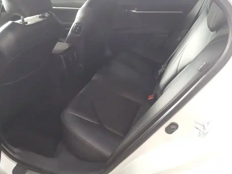Toyota Camry 2020 — фото 11