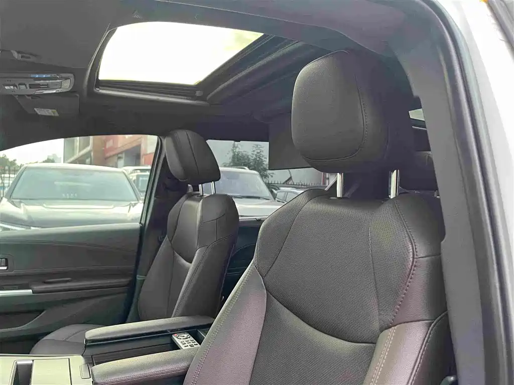 Toyota Sienna 2023 — фото 11