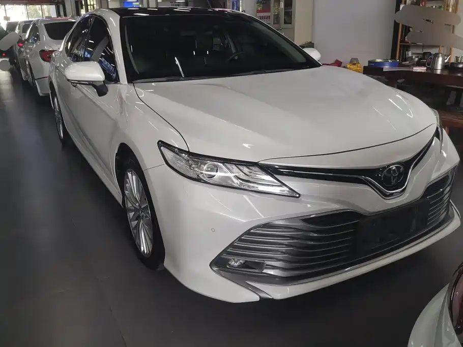 Toyota Camry 2020 — фото 2