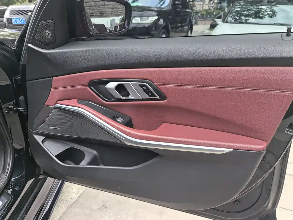BMW 3 Series 2023 — фото 17