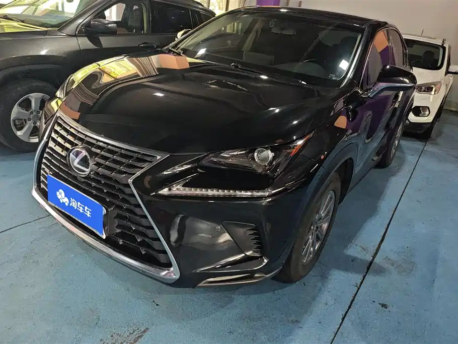 Lexus NX 2018 — фото 1