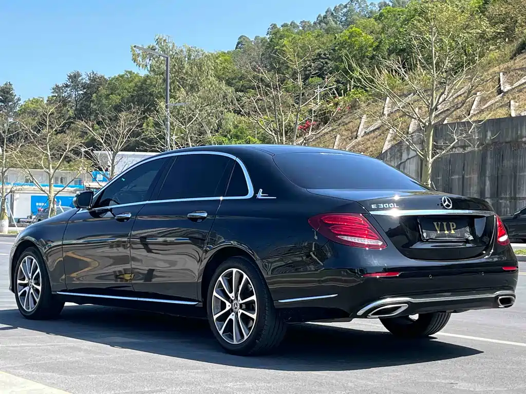 Mercedes-Benz E-Class 2019 — фото 17