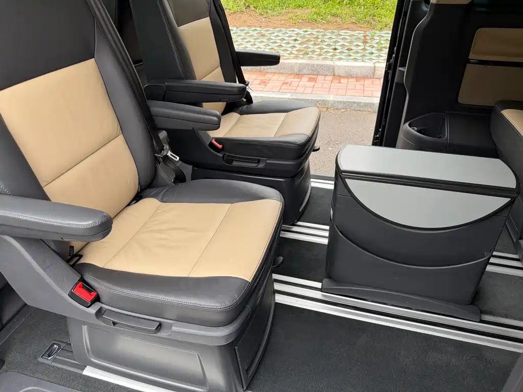 Volkswagen Multivan 2016 — фото 20