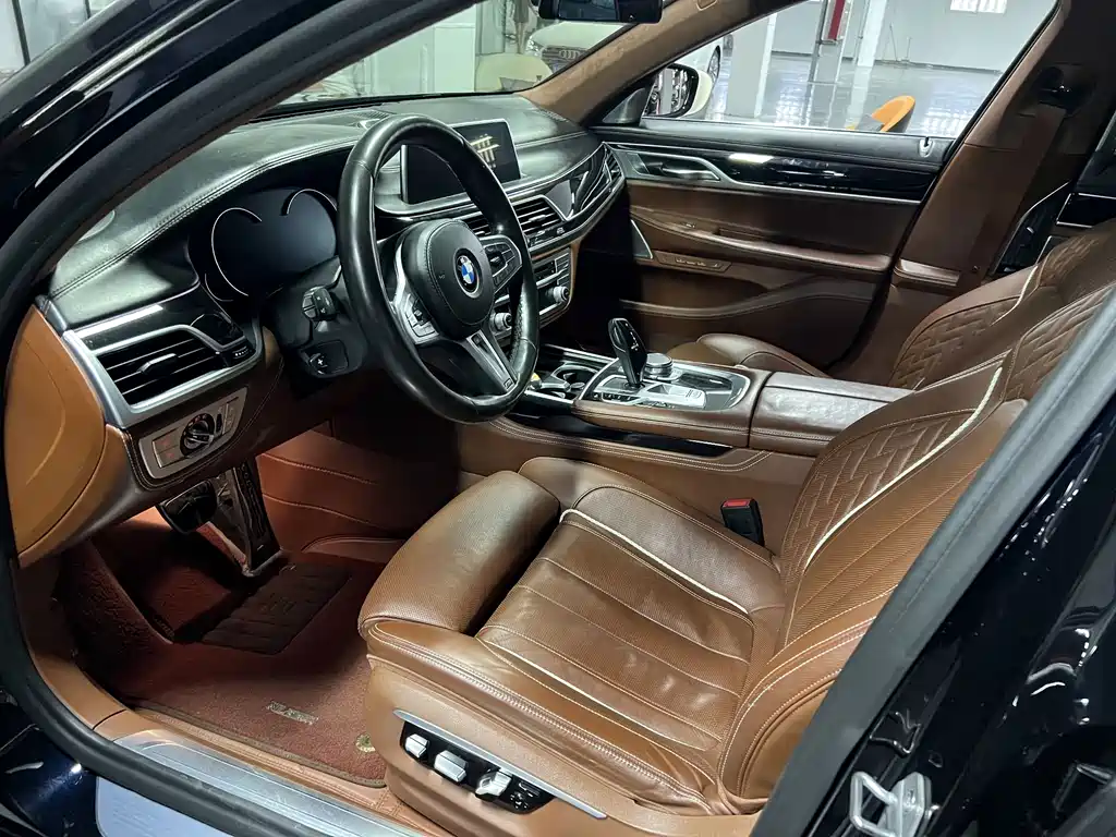 BMW 7 Series 2019 — фото 9