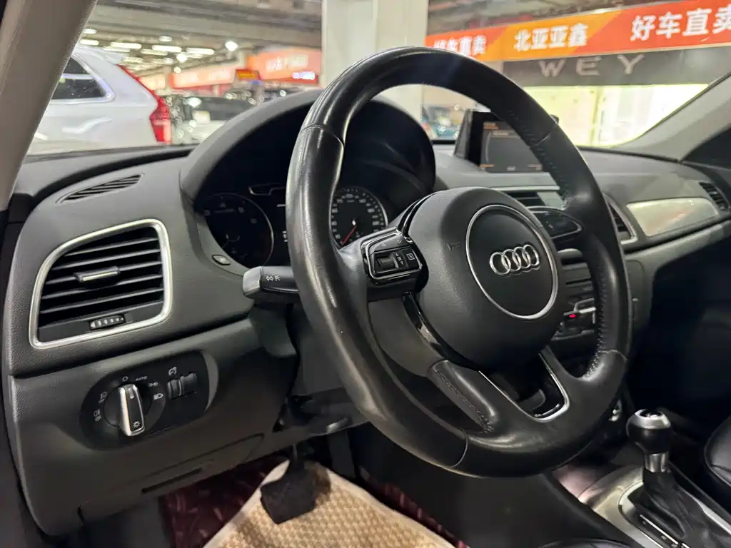 Audi Q3 2015 — фото 12