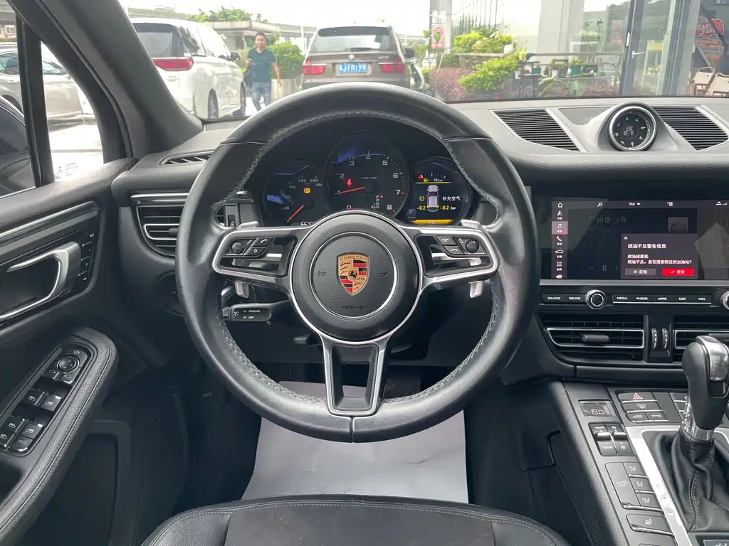 Porsche Macan 2019 — фото 10