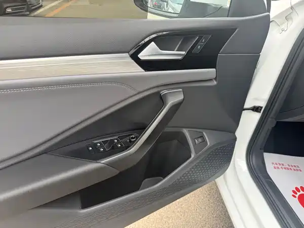 Volkswagen Sagitar 2021
