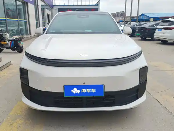 Li Auto L6 2025