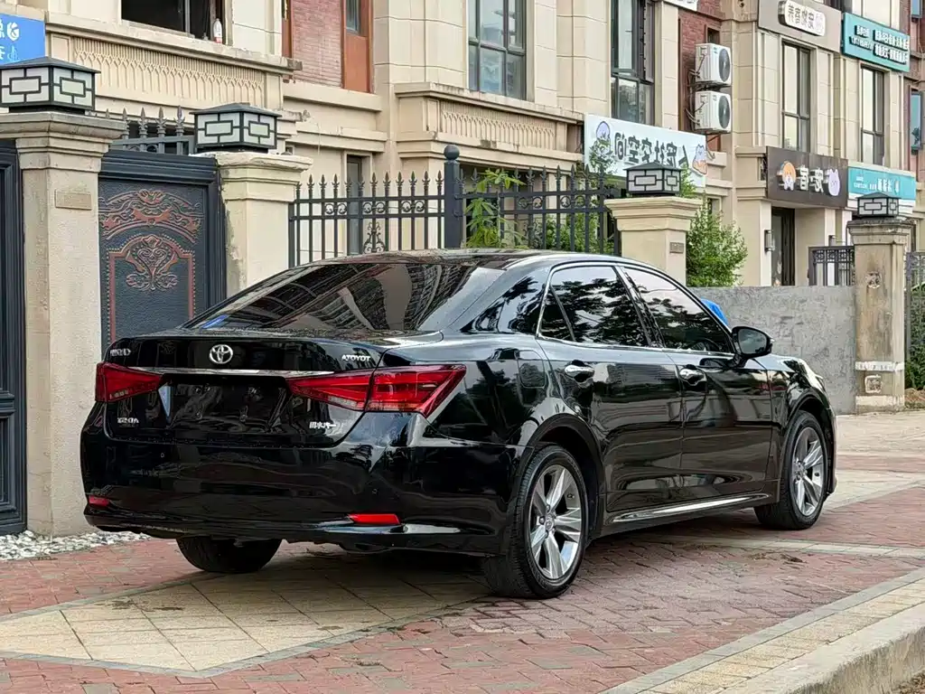 Toyota Crown 2016