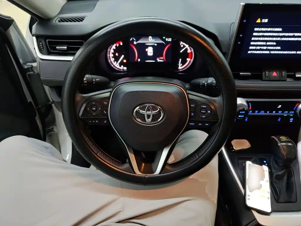 Toyota RAV4 2023 — фото 11