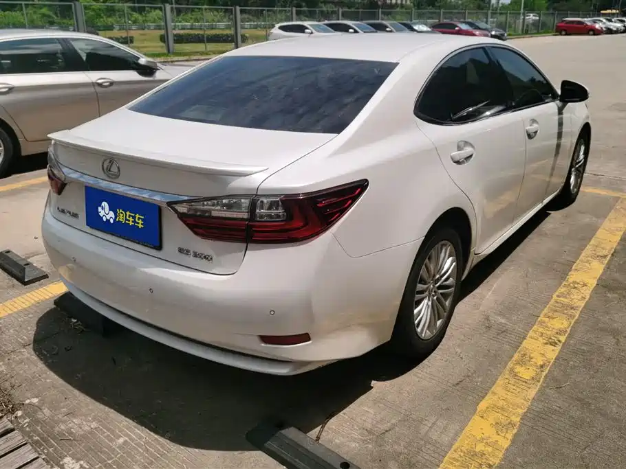 Lexus ES 2015 — фото 3