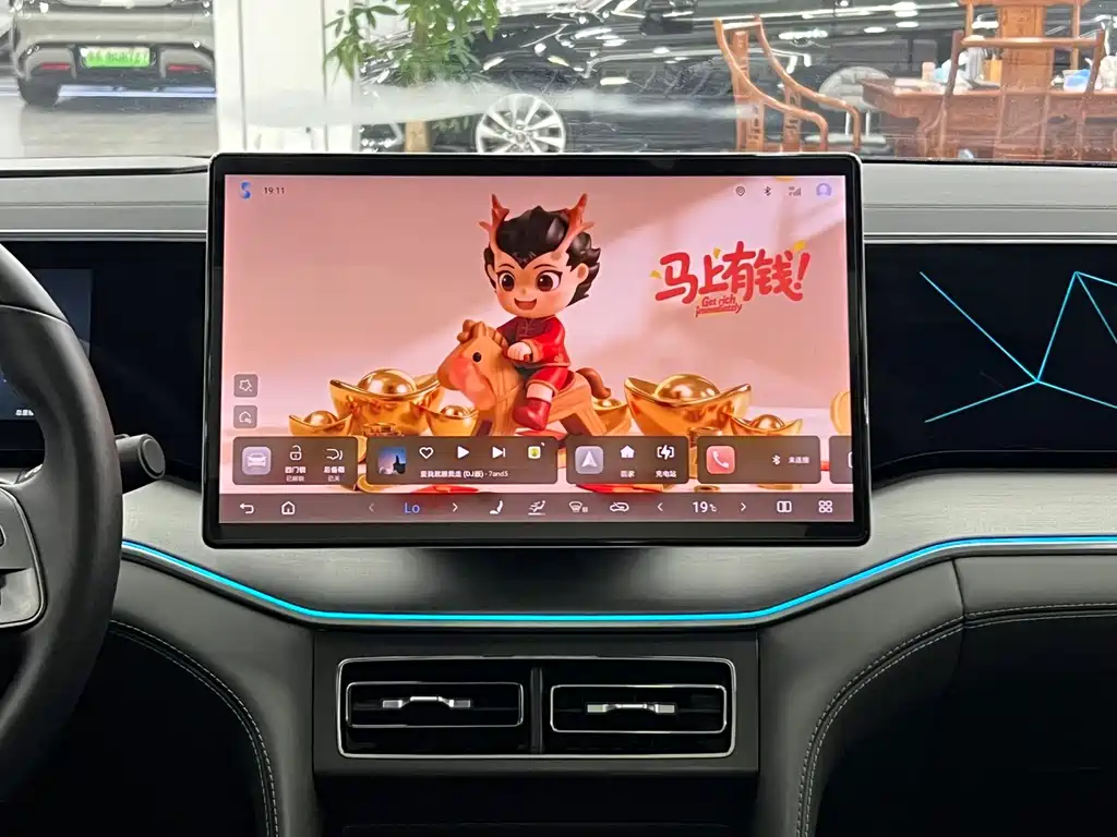 BYD L DM-i 2025 — фото 16