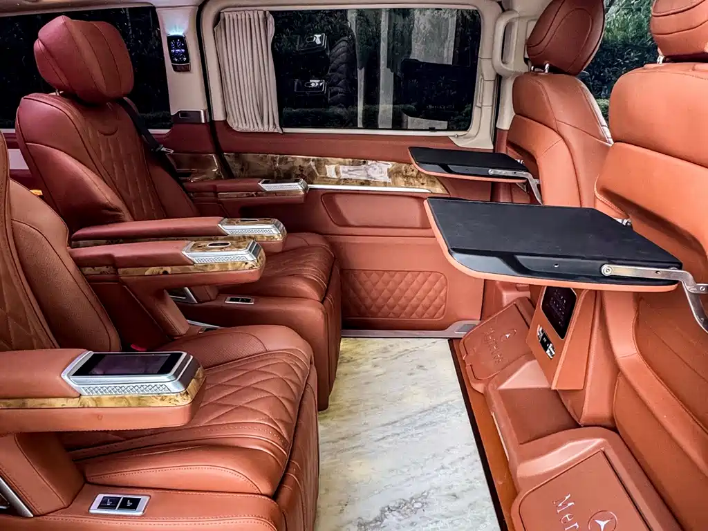 Mercedes-Benz V-Class 2023 — фото 19