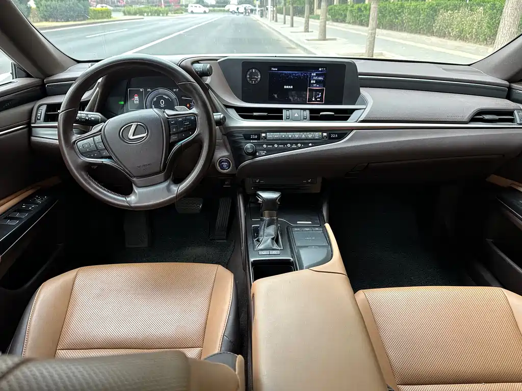 Lexus ES 2020 — фото 13