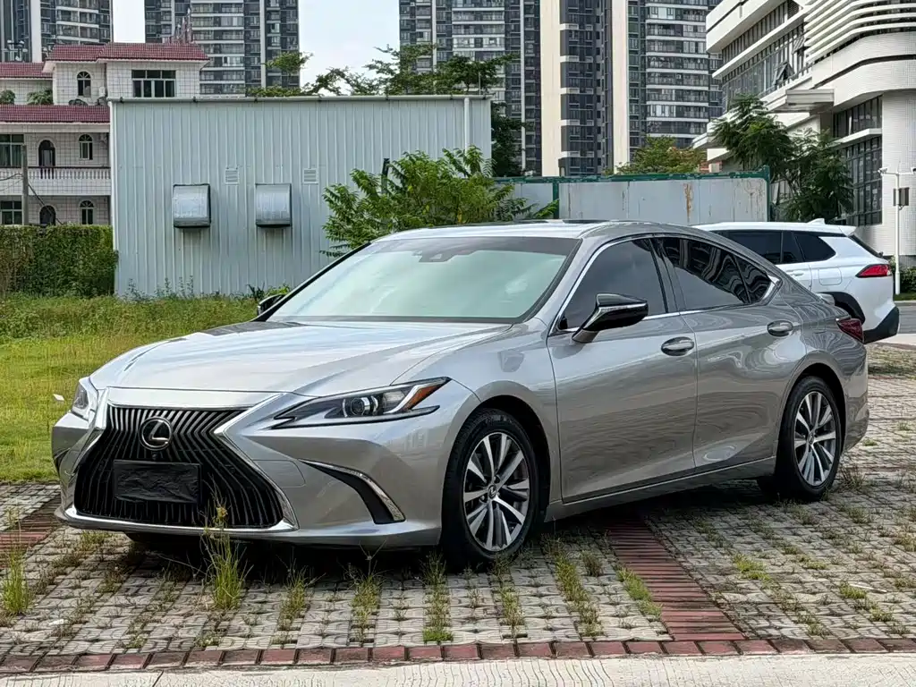 Lexus ES 2018