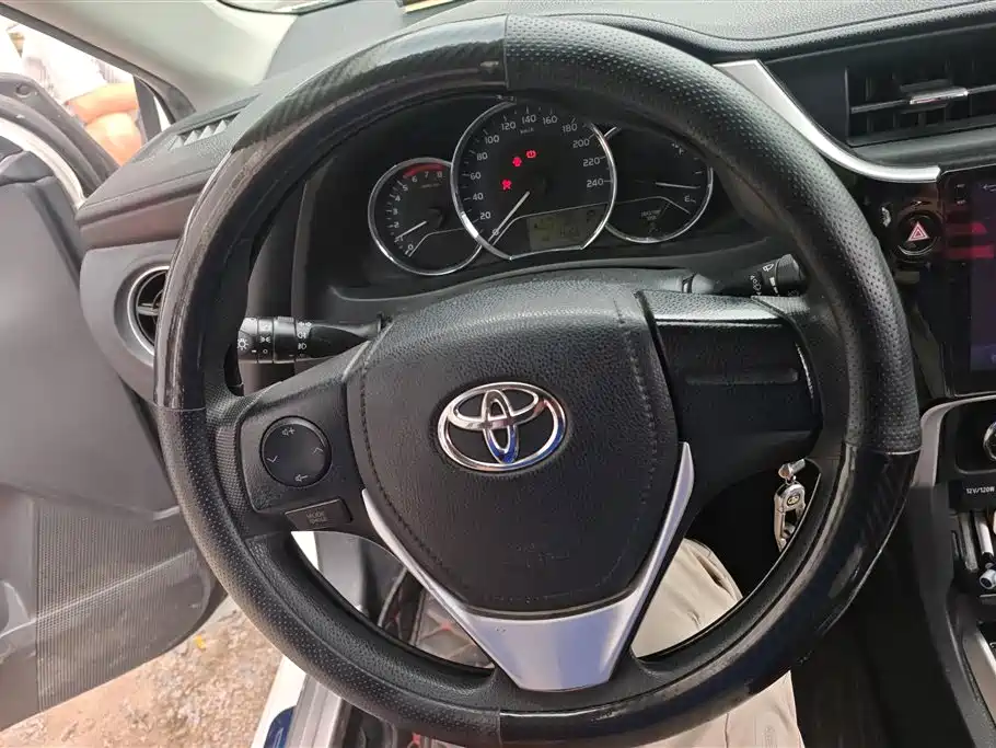 Toyota Corolla 2017 — фото 15