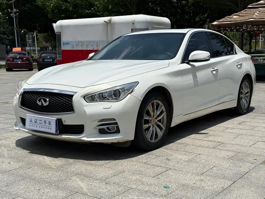Infiniti Q50 2015