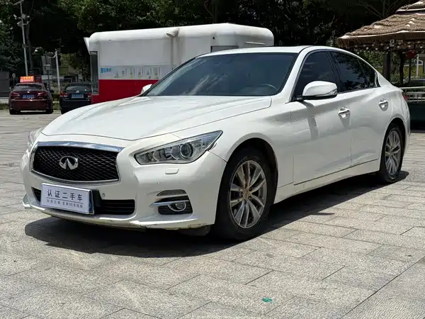 Infiniti Q50 2015