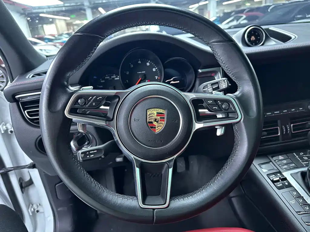Porsche Macan 2020 — фото 8
